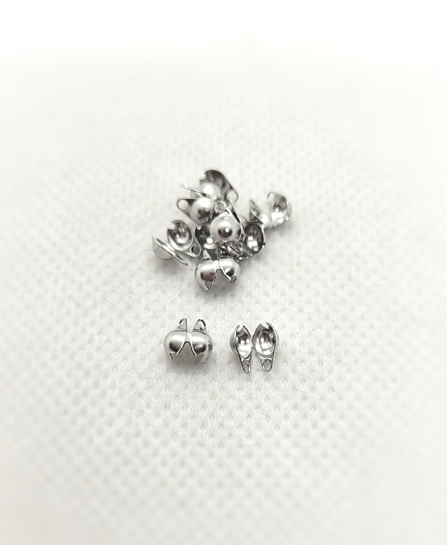 Silver Clamshell Knot Cover Calotte Ends, 10 pieces, 304 Stainless Steel Smooth Surface Bead Tips, 6x4x2.5mm, Hole 1mm, Inner Diameter 2mm