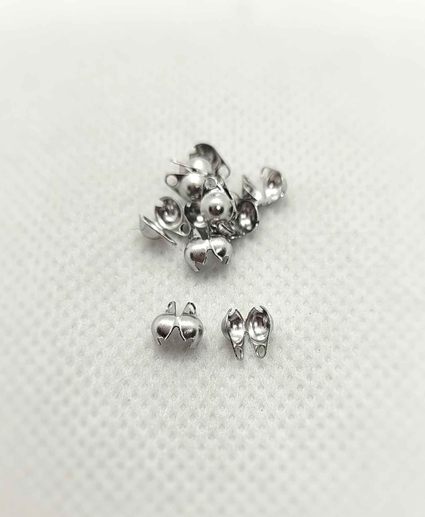 Silver Clamshell Knot Cover Calotte Ends, 10 pieces, 304 Stainless Steel Smooth Surface Bead Tips, 6x4x2.5mm, Hole 1mm, Inner Diameter 2mm