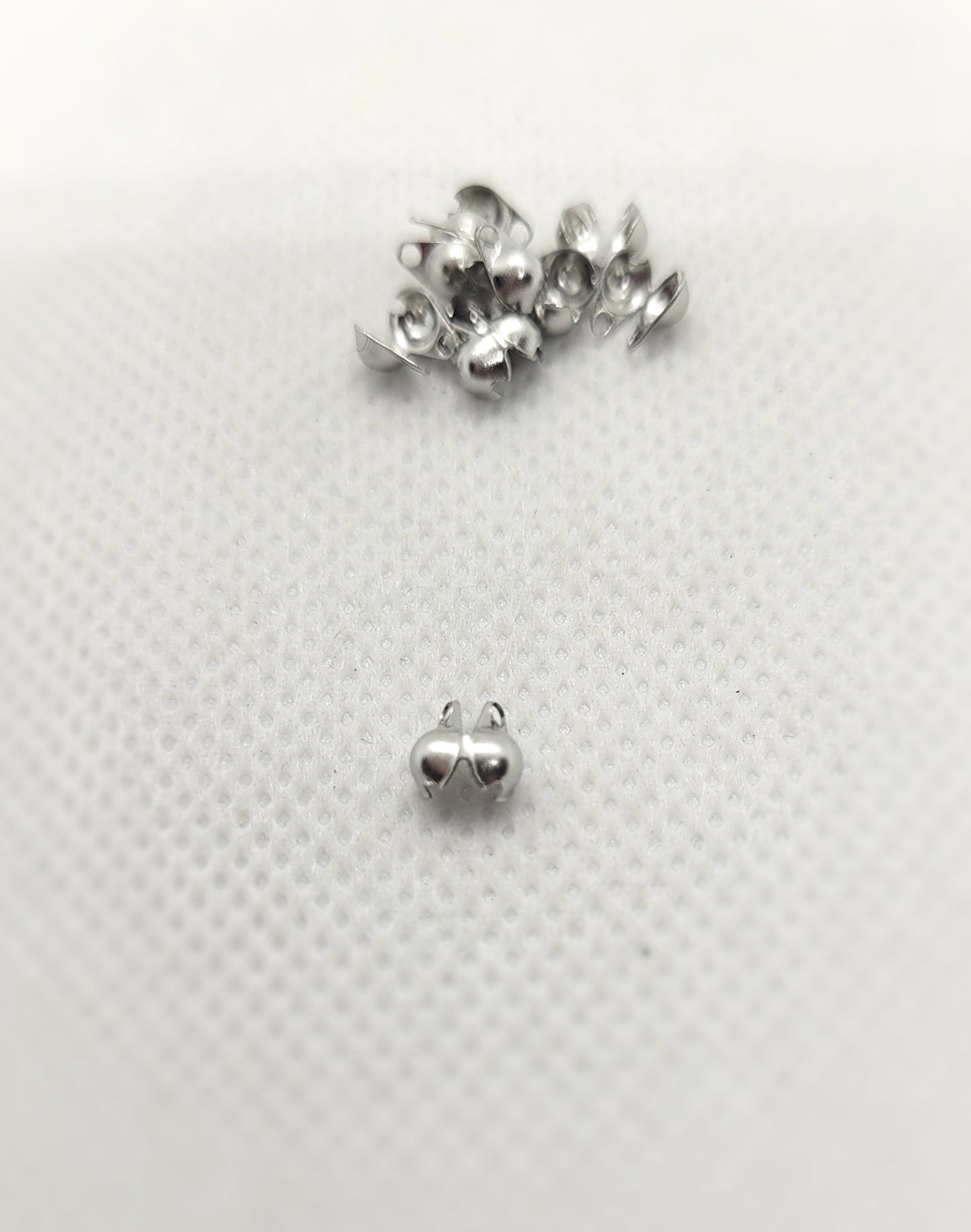 Silver Clamshell Knot Cover Calotte Ends, 10 pieces, 304 Stainless Steel Smooth Surface Bead Tips, 6x4x2.5mm, Hole 1mm, Inner Diameter 2mm