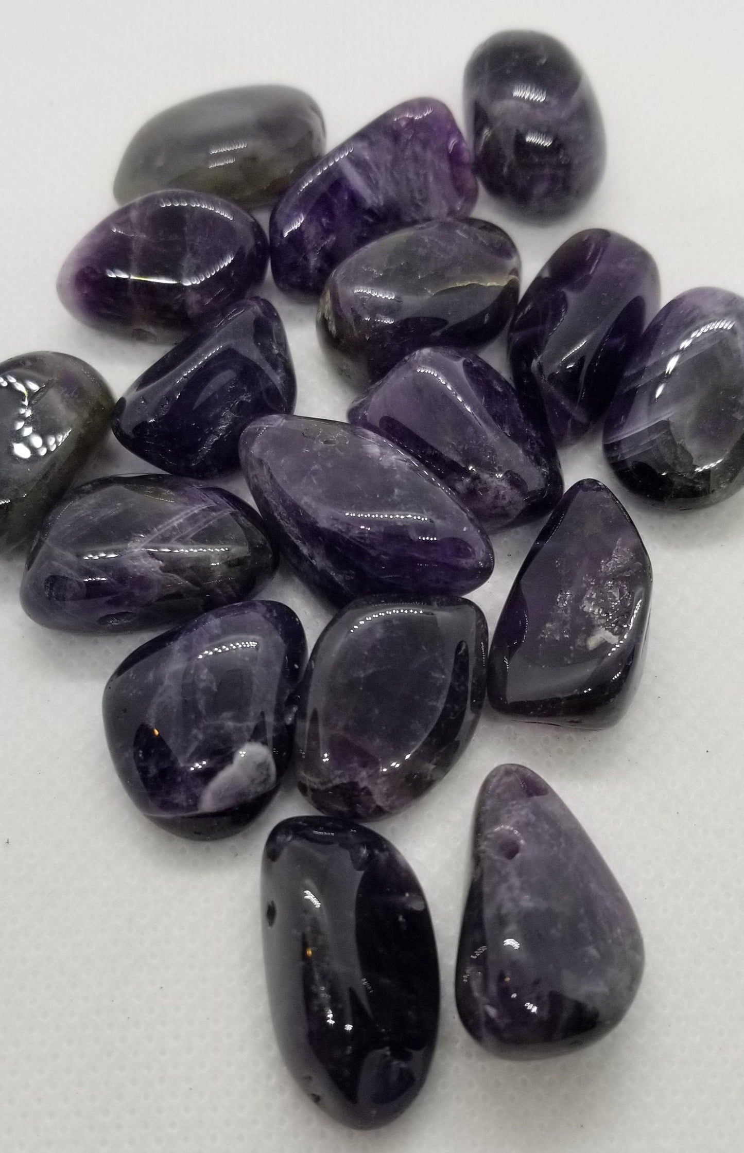 4 cristaux d'améthyste naturels de couleur violet foncé, polissage brut, focal, pendentif, environ 23~30x12~20x6~17mm, trou 2mm, percé en haut
