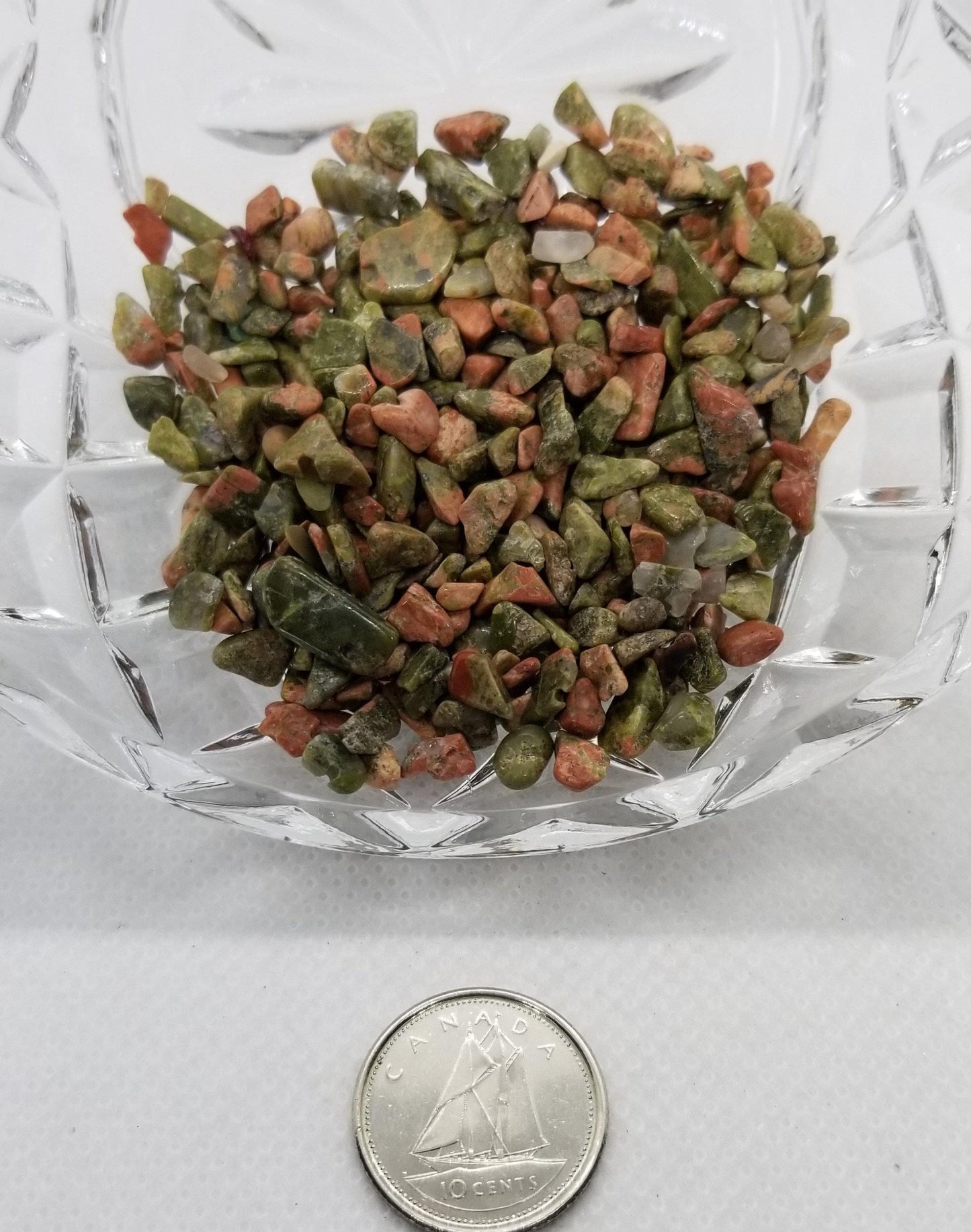 30 grammes de copeaux de cristal d'unakite naturel, sans trou, non percés, de petite à moyenne taille, environ 2~8x2~4mm