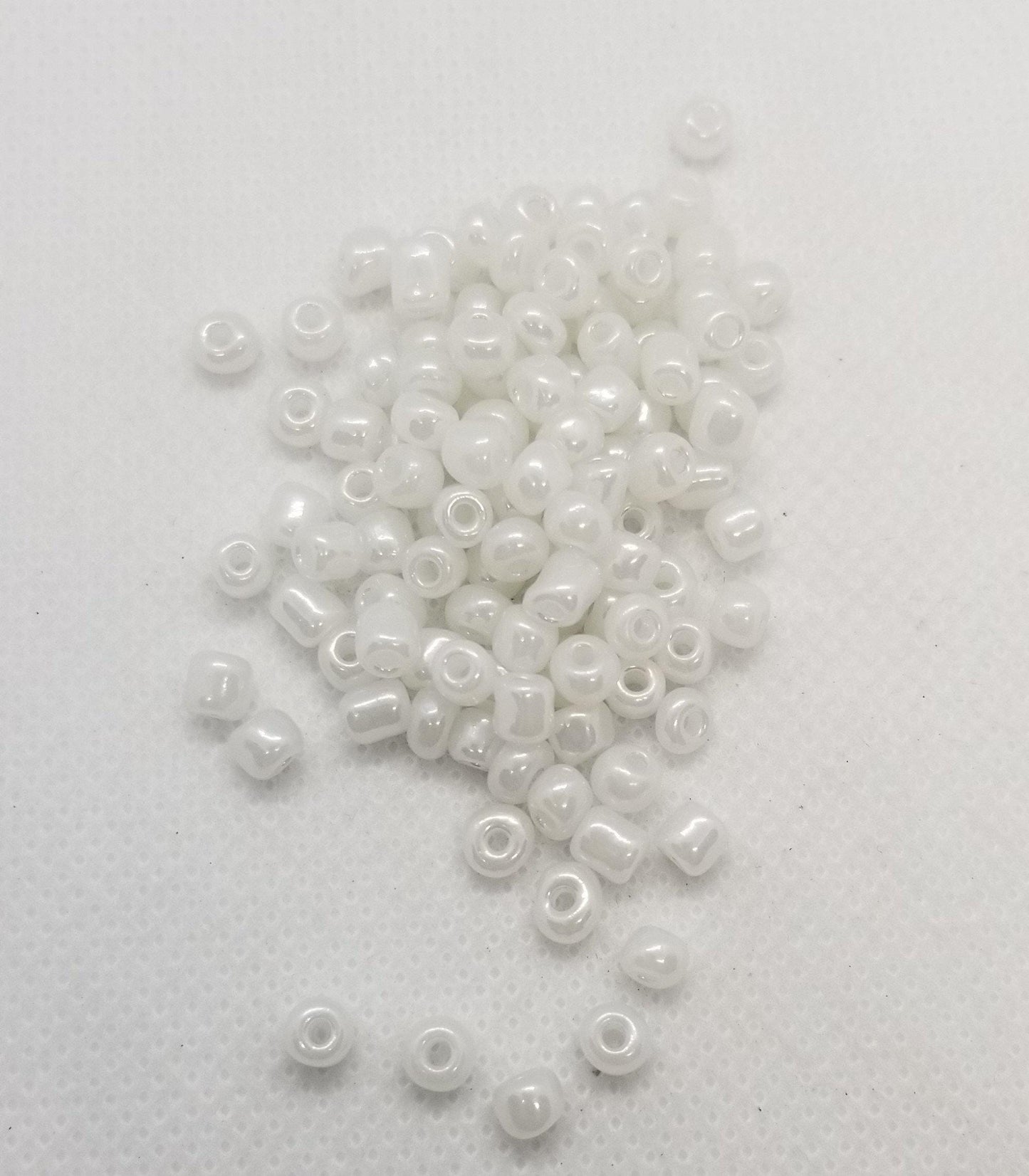 30 grams 6/0 Glass Seed Beads, White, Opaque, Round, about 4mm diameter, hole 1.5mm