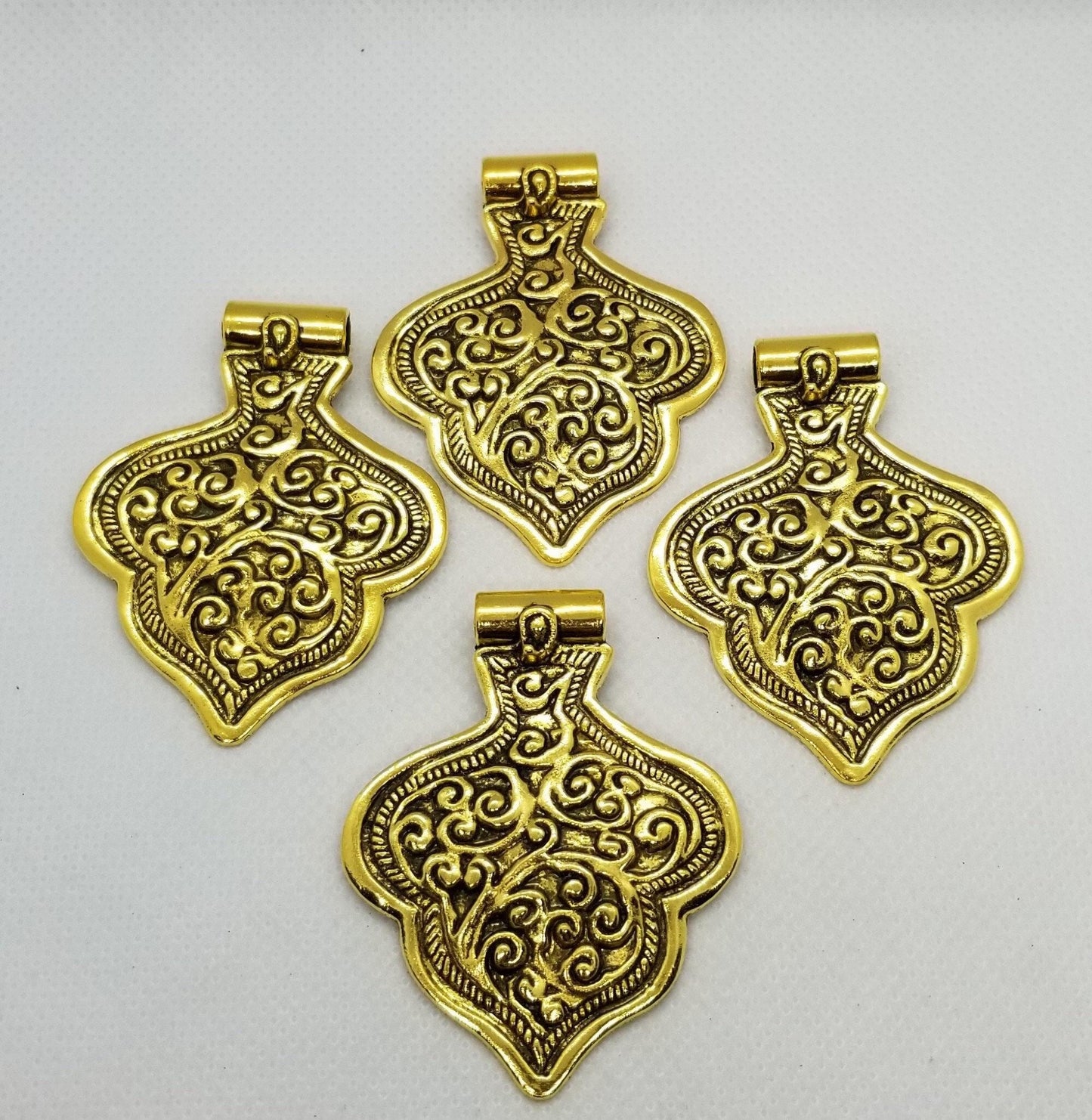 2 pieces Large Antique Gold Focal Pendant, Club Flower, Tibetan Style Brass Alloy, Big Pendants, Antique Golden, 58x46x3mm, Hole 4mm