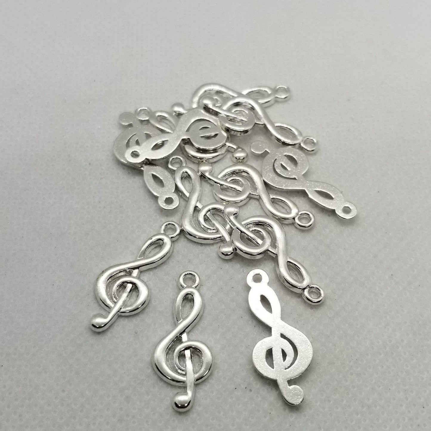10 pieces Silver Treble Clef Pendant, Tibetan Style Alloy, Cadmium, Lead Free, Musical Note, 26x10x2mm, Hole 2mm