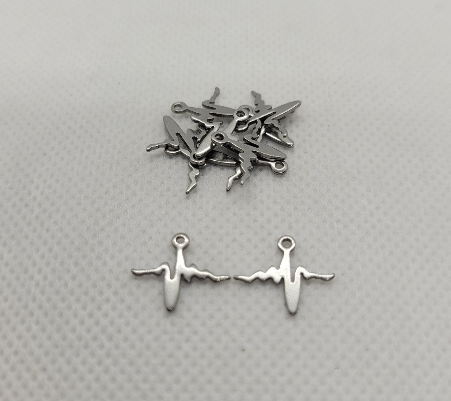 Stainless Steel Heartbeat Charm, 10 pieces, 304 Stainless Steel Pendant, Silver, ~12.5x14x0.8mm, Hole: ~1mm
