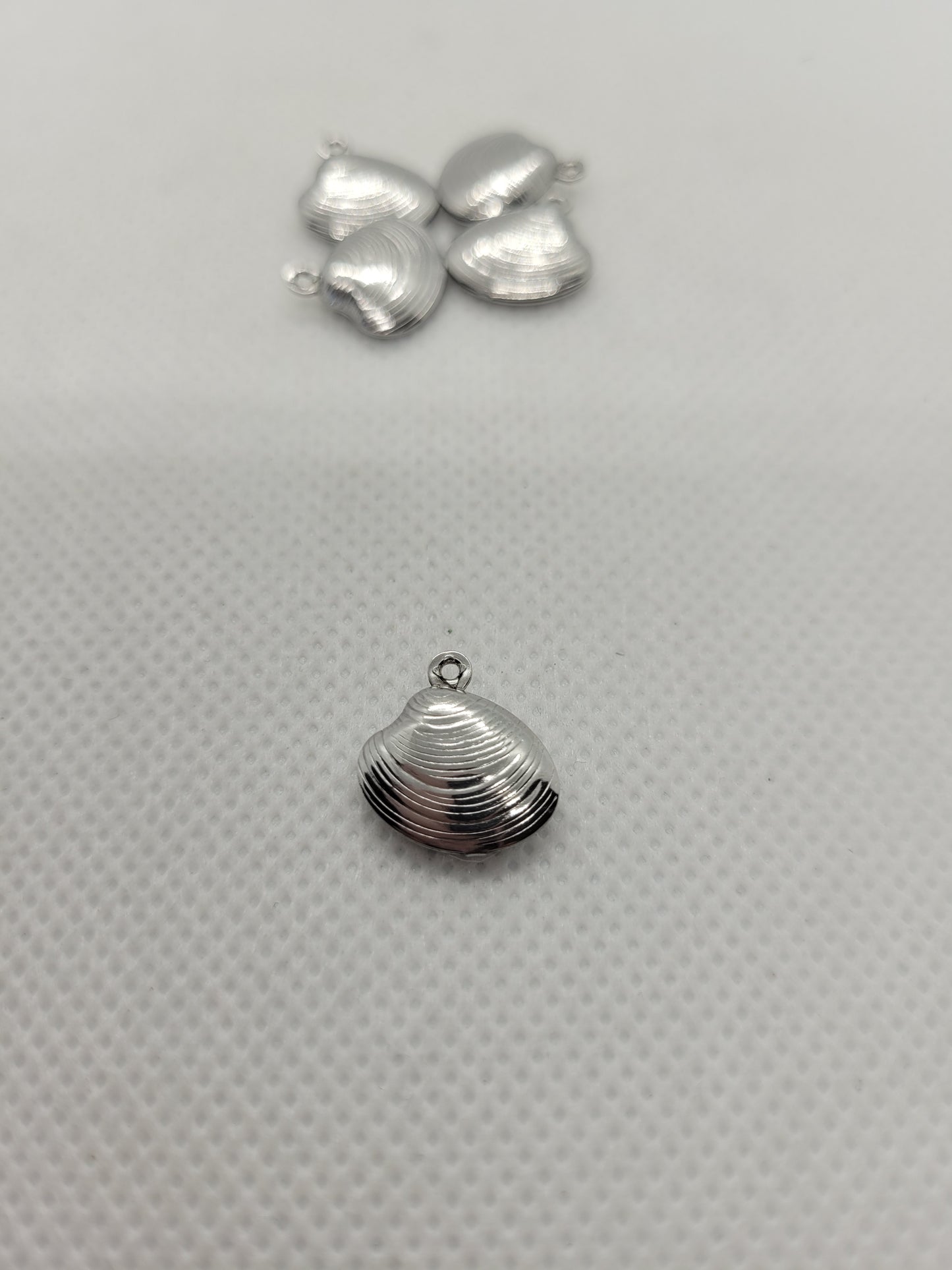 Stainless Steel Clam Shell Charms, 5 pcs, 304 Stainless Steel, Whole Clam Shell, Silver, 13.5x14x4mm, Hole: 1mm