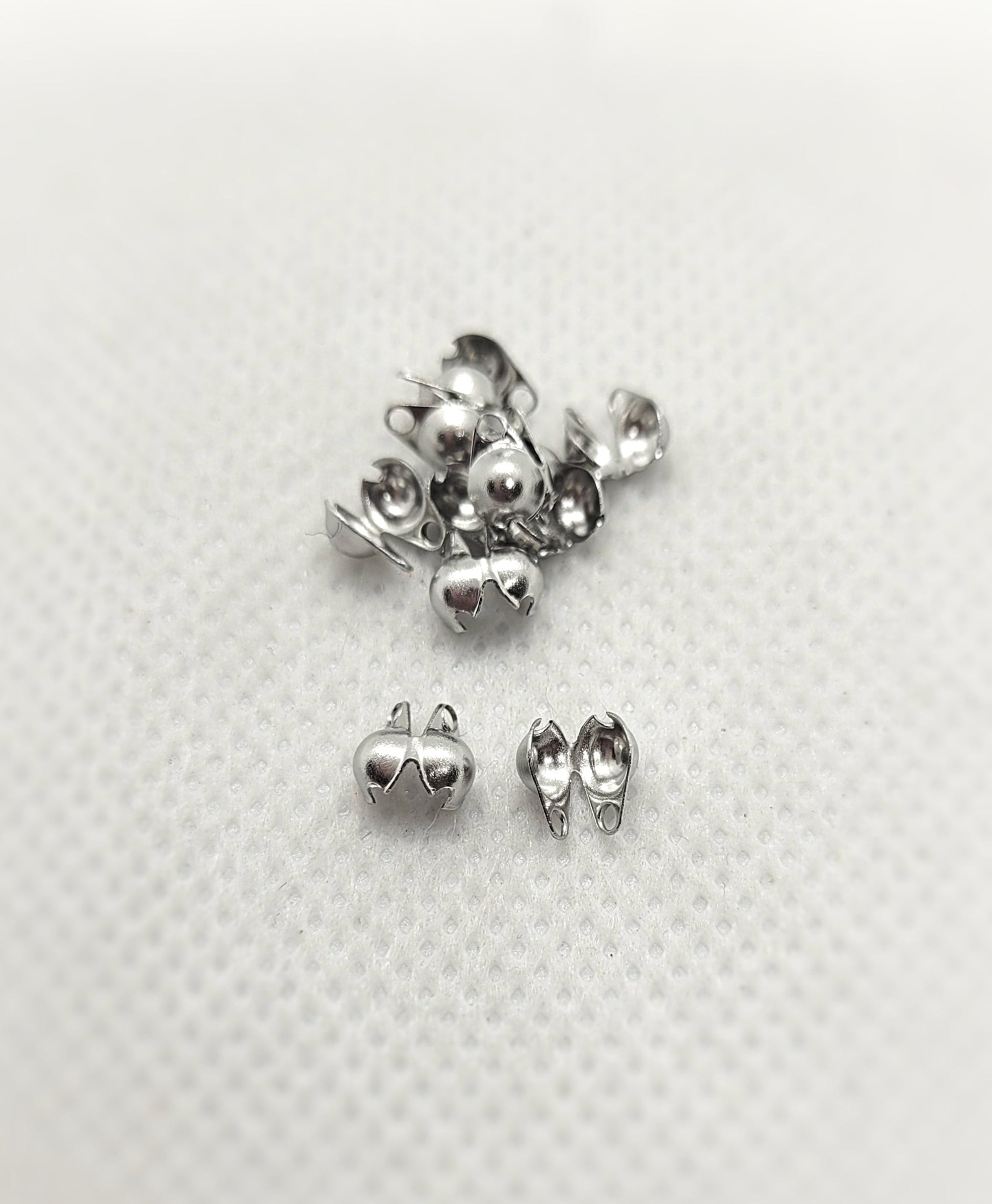 Silver Clamshell Knot Cover Calotte Ends, 10 pieces, 304 Stainless Steel Smooth Surface Bead Tips, 6x4x2.5mm, Hole 1mm, Inner Diameter 2mm
