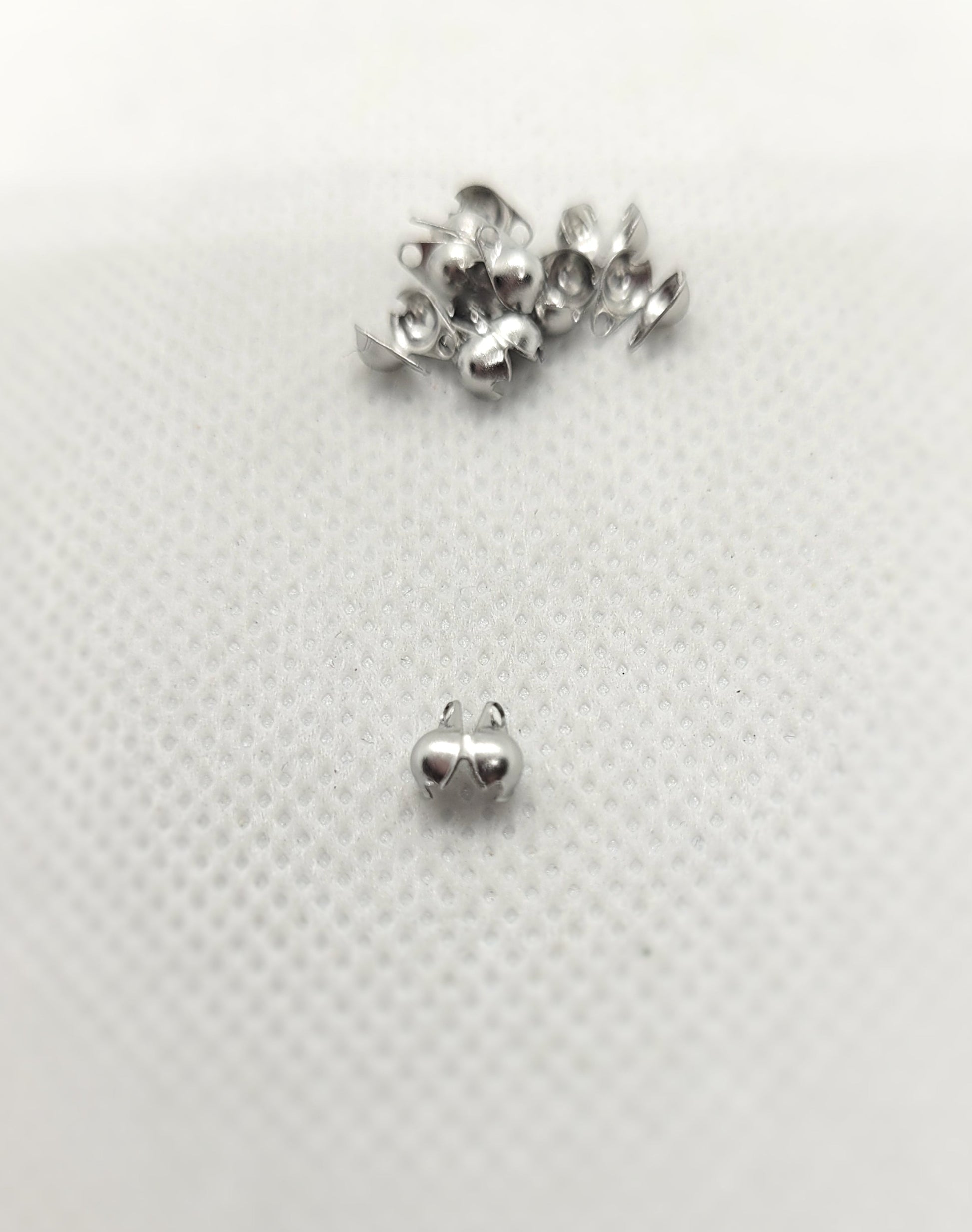 Silver Clamshell Knot Cover Calotte Ends, 10 pieces, 304 Stainless Steel Smooth Surface Bead Tips, 6x4x2.5mm, Hole 1mm, Inner Diameter 2mm