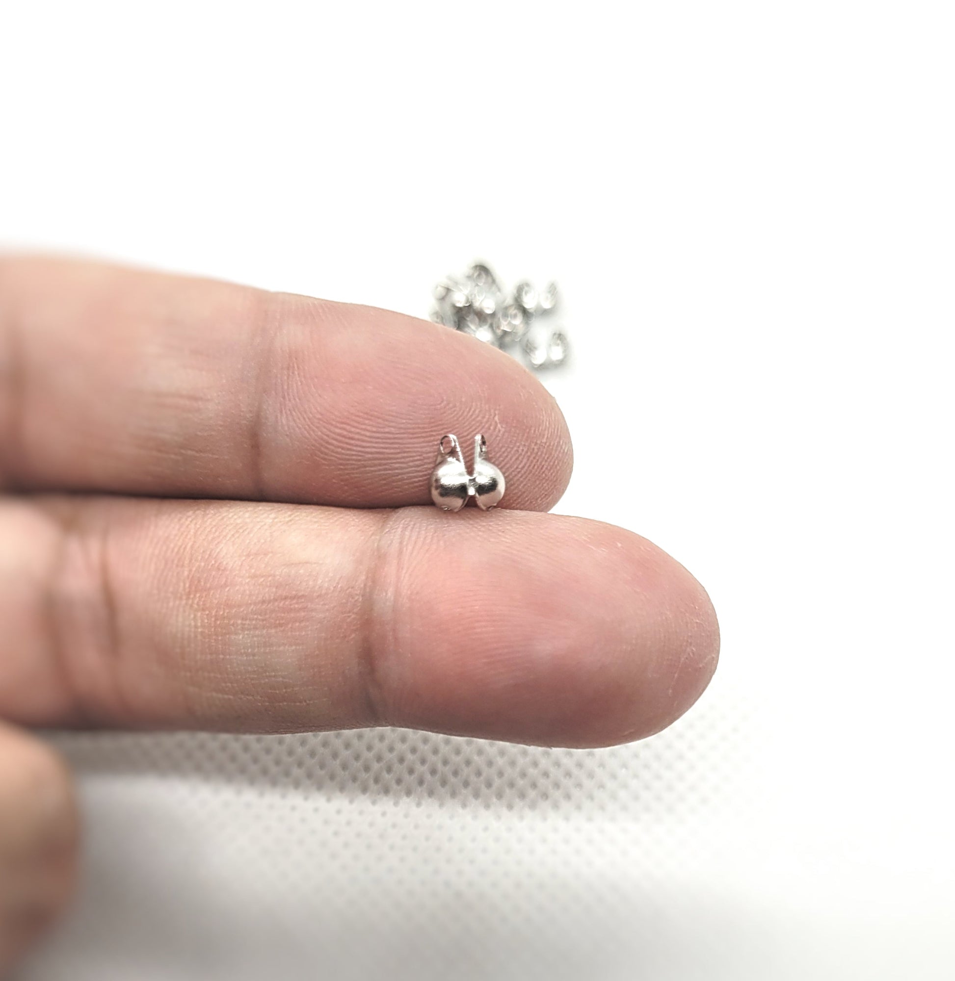 Silver Clamshell Knot Cover Calotte Ends, 10 pieces, 304 Stainless Steel Smooth Surface Bead Tips, 6x4x2.5mm, Hole 1mm, Inner Diameter 2mm