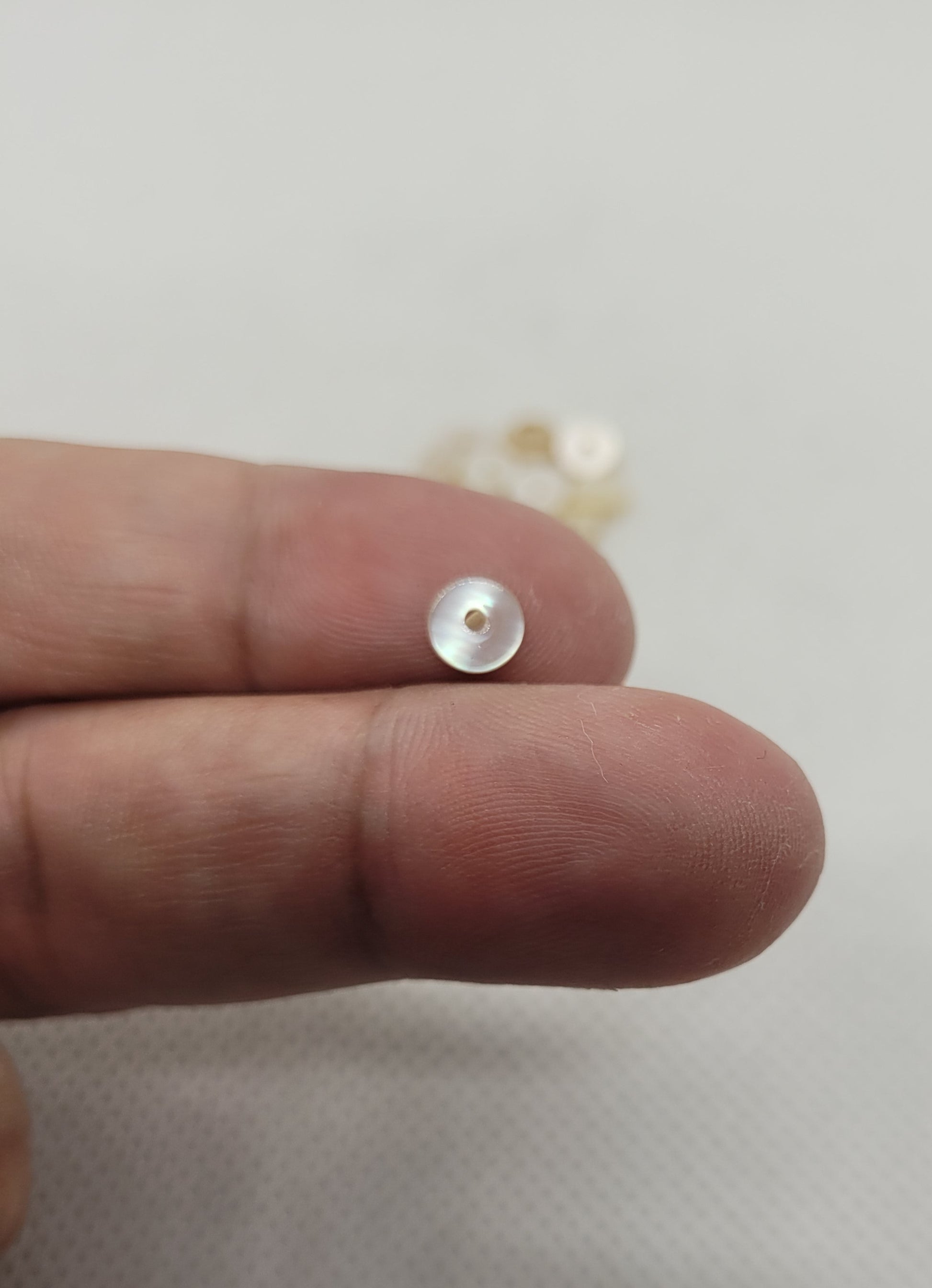 Natural Freshwater Shell Beads, Heishi Beads, Flat Round Disc, 20 pieces, Natural oyster colours from light to dark, 6x1mm, Hole 1mm