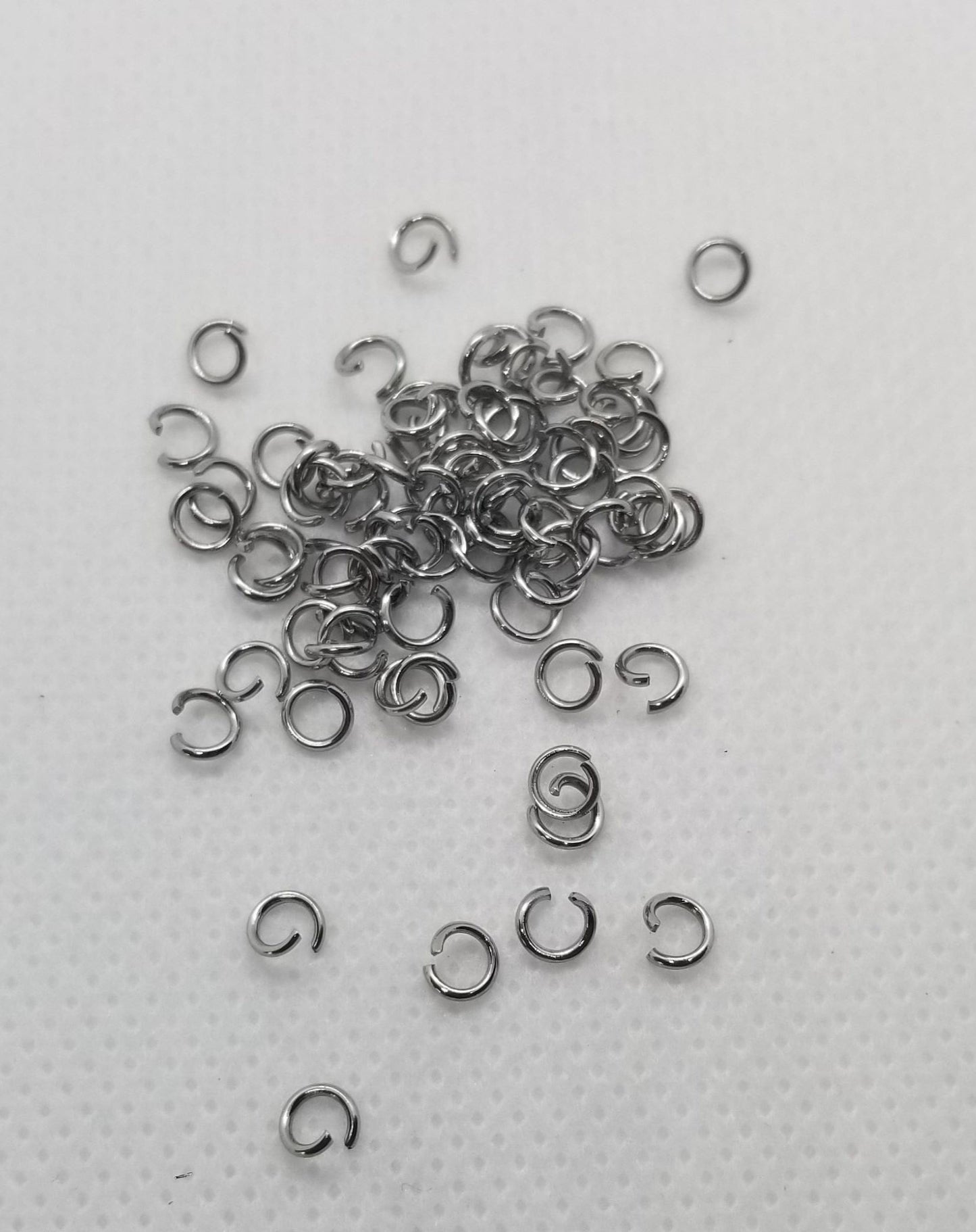 100 Pieces Stainless Steel Open Jump Rings, Silver colour, 21 gauge, 4mm x 0.7mm, Inner diameter 2.6mm