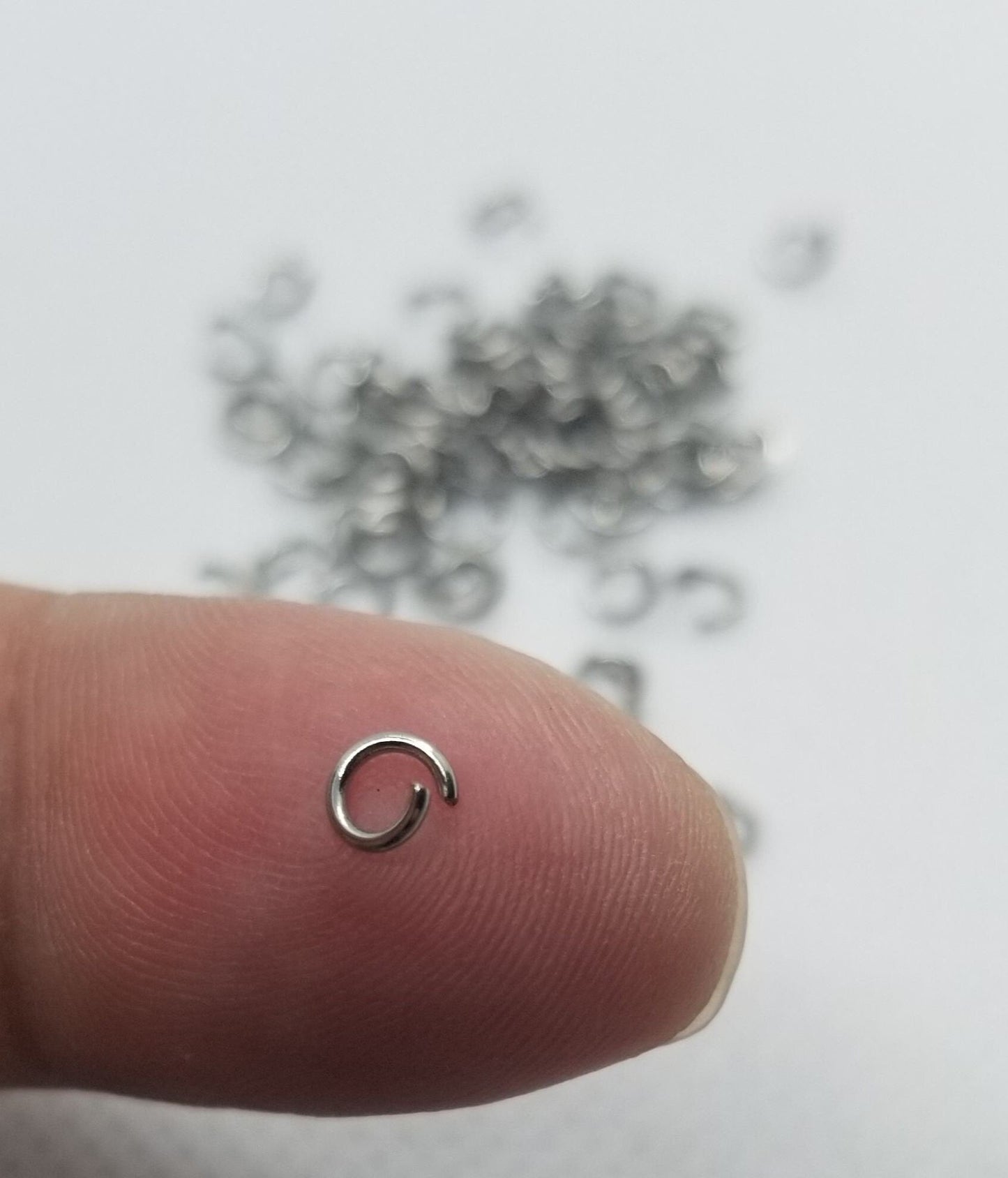 100 Pieces Stainless Steel Open Jump Rings, Silver colour, 21 gauge, 4mm x 0.7mm, Inner diameter 2.6mm