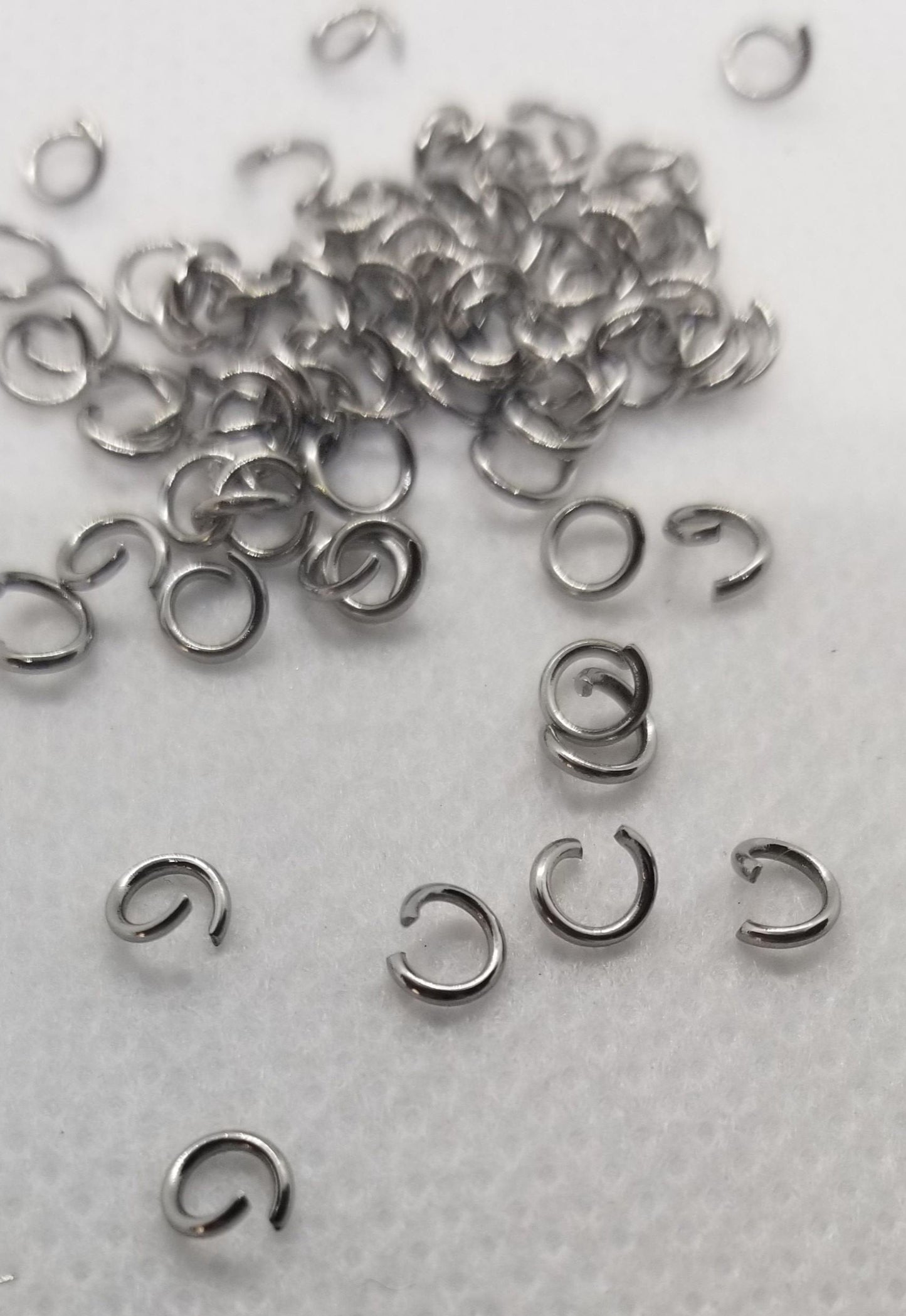 100 Pieces Stainless Steel Open Jump Rings, Silver colour, 21 gauge, 4mm x 0.7mm, Inner diameter 2.6mm