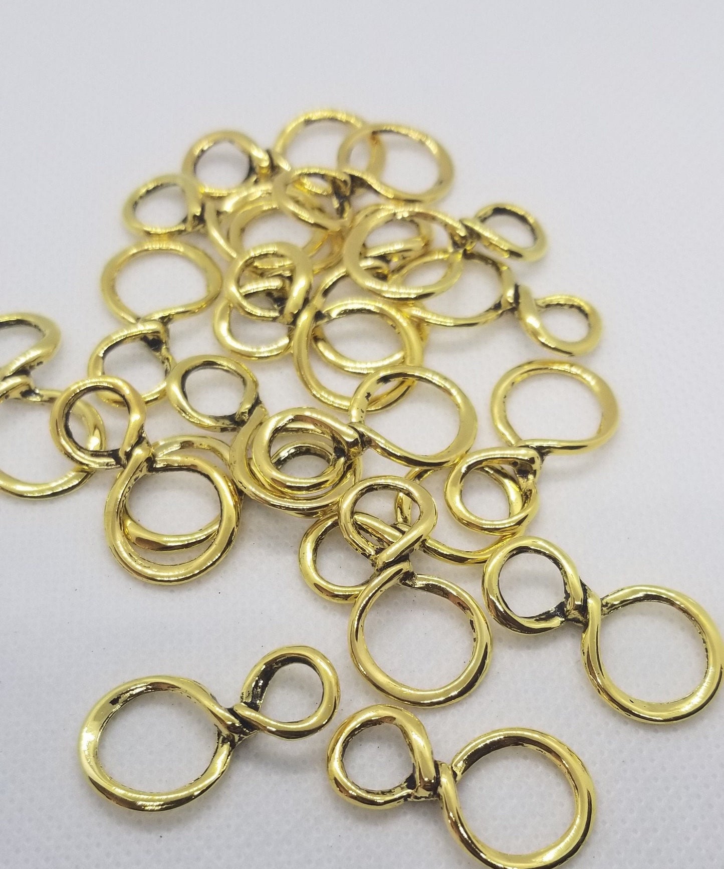 5 pieces Antique Gold Link Connector Spacer Pendant, Figure 8 shape, Lead, Cadmium, Nickel Free, approx 30.5x17mmx5mm, hole 8mm