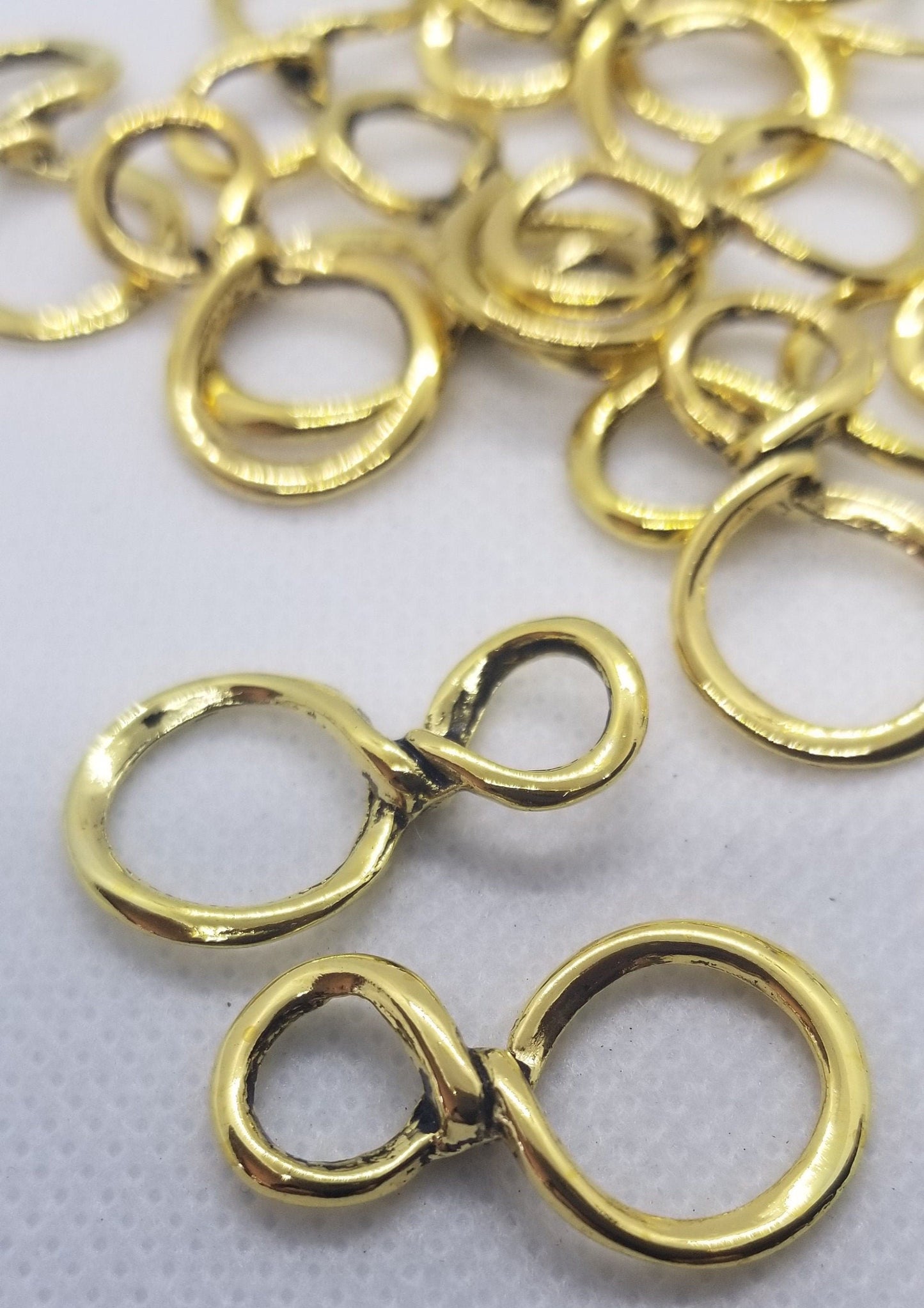 5 pieces Antique Gold Link Connector Spacer Pendant, Figure 8 shape, Lead, Cadmium, Nickel Free, approx 30.5x17mmx5mm, hole 8mm