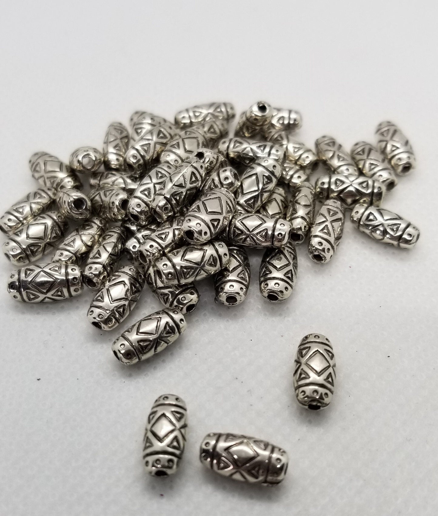 50 pieces Etched Silver tone Oval Acrylic Beads, Antique Silver tone, Silver plastic, 10.5x5.5x4.5mm, Hole: 1.5mm