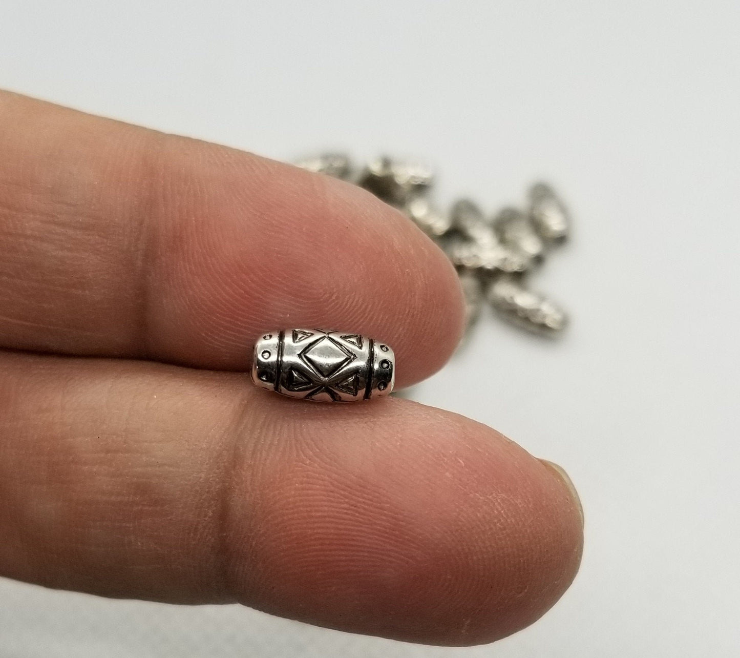 50 pieces Etched Silver tone Oval Acrylic Beads, Antique Silver tone, Silver plastic, 10.5x5.5x4.5mm, Hole: 1.5mm