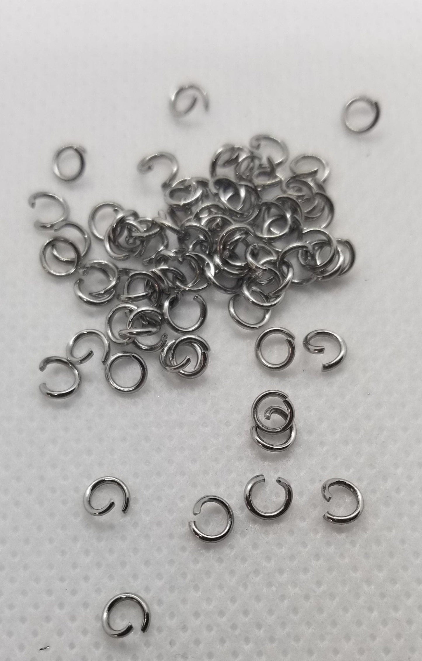 100 Pieces Stainless Steel Open Jump Rings, Silver colour, 21 gauge, 4mm x 0.7mm, Inner diameter 2.6mm