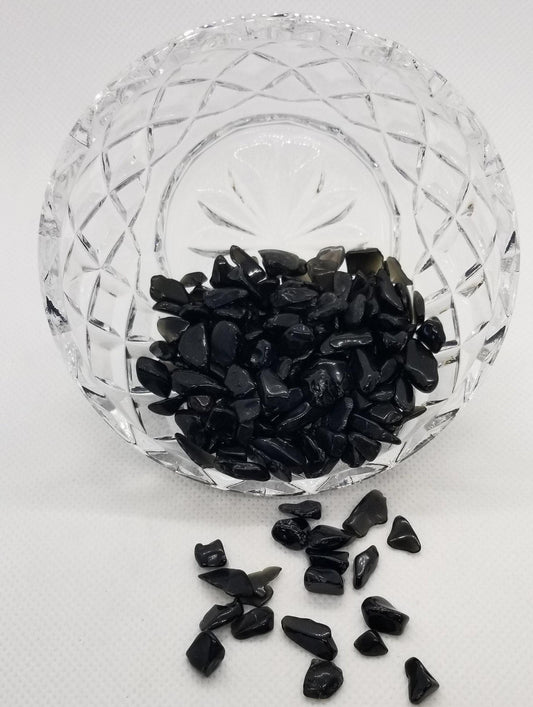 50 grammes d'éclats d'obsidienne naturelle, éclats de cristal, éclats de pierres précieuses, sans trou/non percé, environ 5~10,5x5~7x2~4mm, éclats de taille moyenne