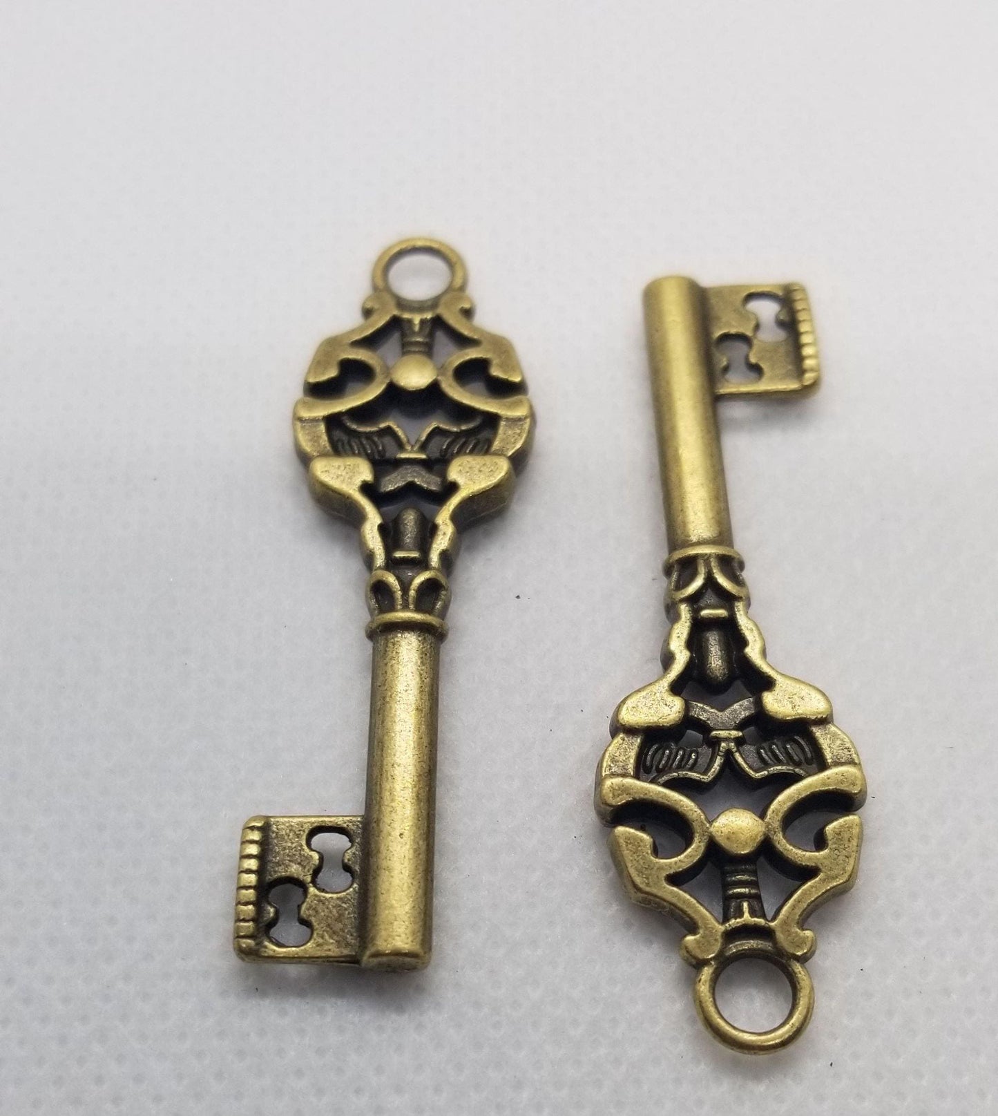 5 pcs Large Skeleton Key Charm or Pendant, Lead, Cadmium, Nickel Free, Antique Bronze, 50x14.5x4.5mm, hole 4mm