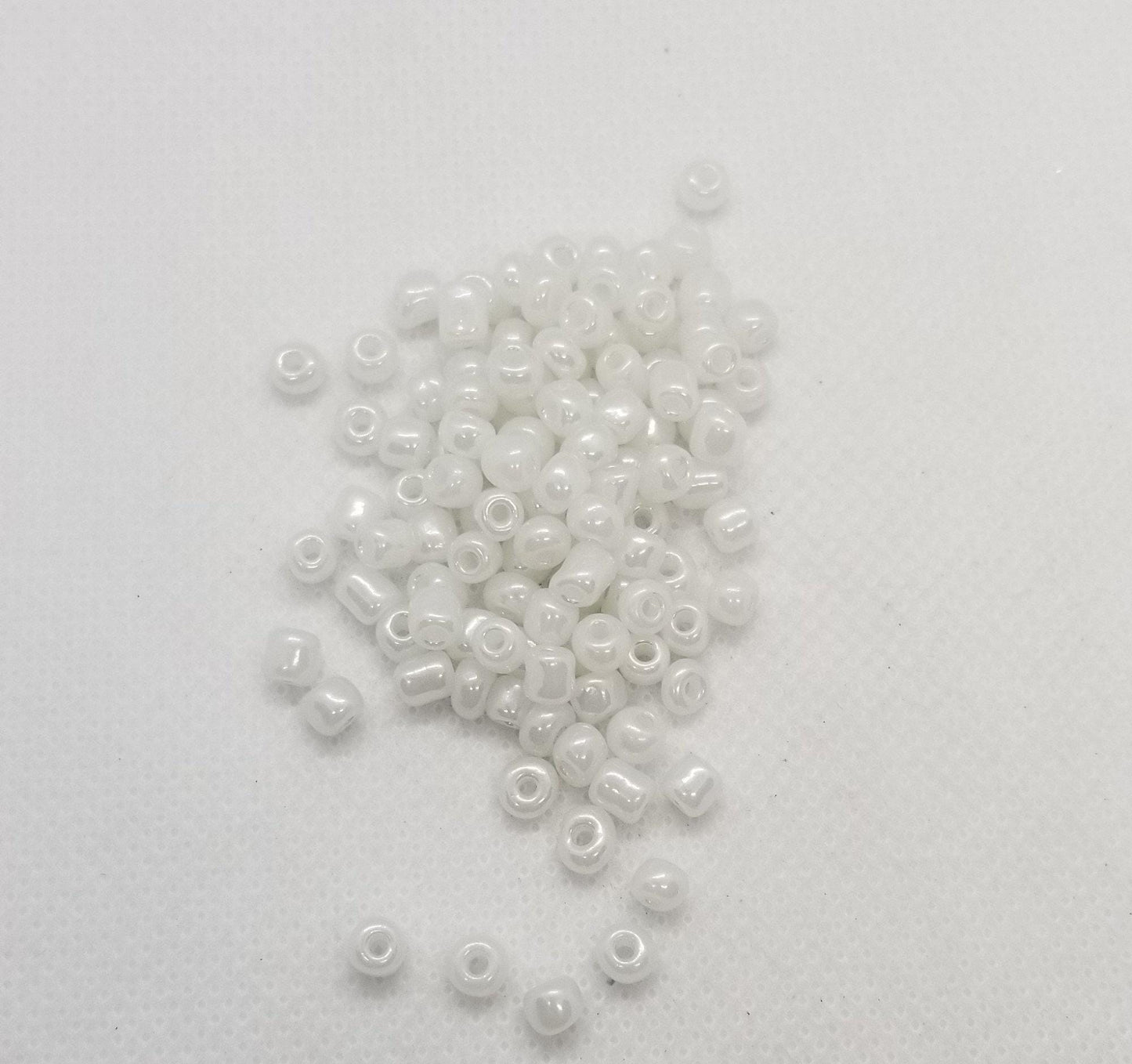 30 grams 6/0 Glass Seed Beads, White, Opaque, Round, about 4mm diameter, hole 1.5mm
