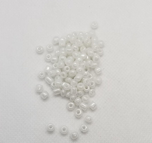 30 grams 6/0 Glass Seed Beads, White, Opaque, Round, about 4mm diameter, hole 1.5mm